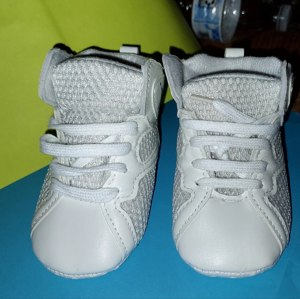 White Baby Jordan Soft Sole Crib Shoes